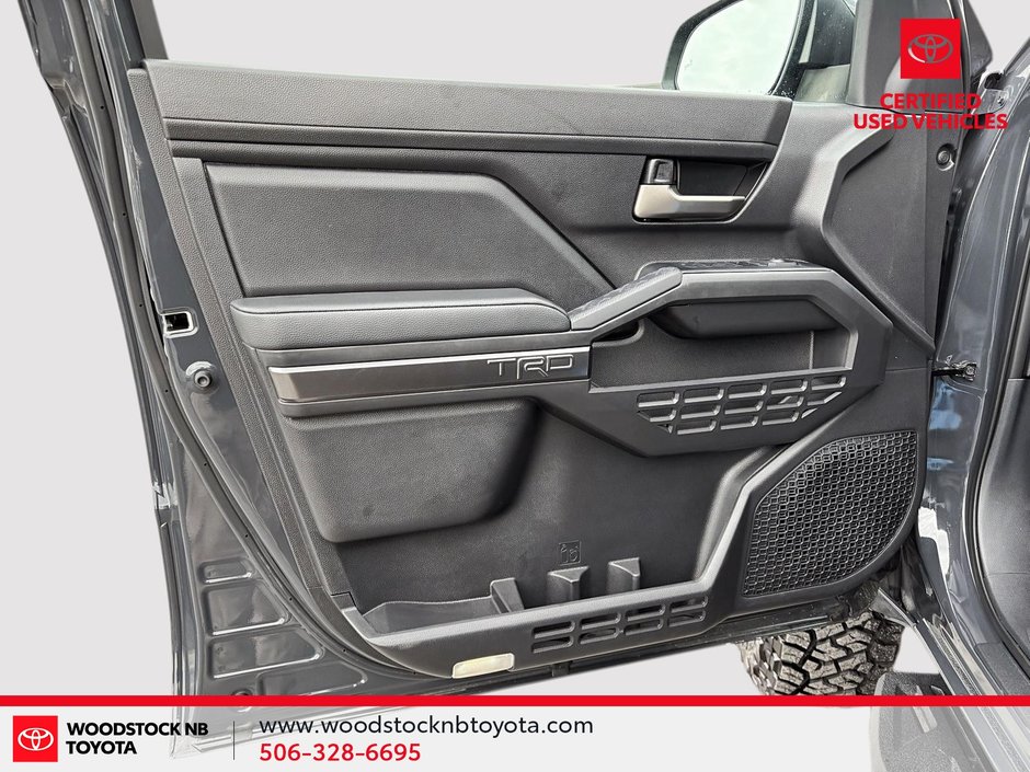 2025 Toyota Tacoma Hybrid-15