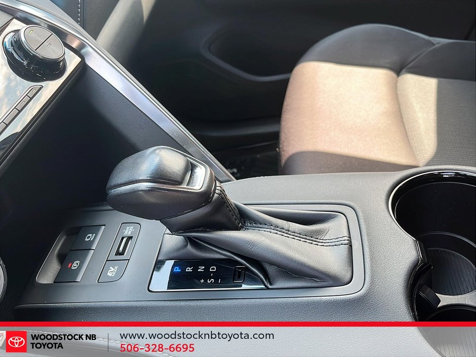 2021 Toyota Venza LE-21