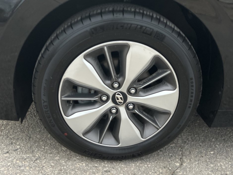 2019 Hyundai IONIQ HYBRID Preferred Hatchback-8
