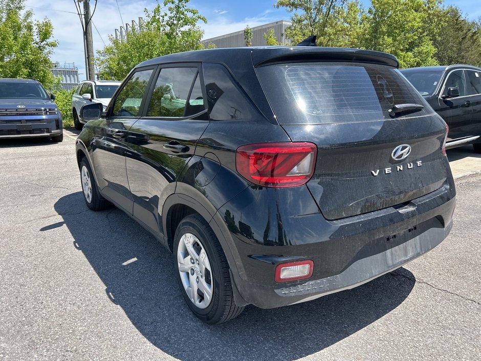 2022 Hyundai Venue Essential-7