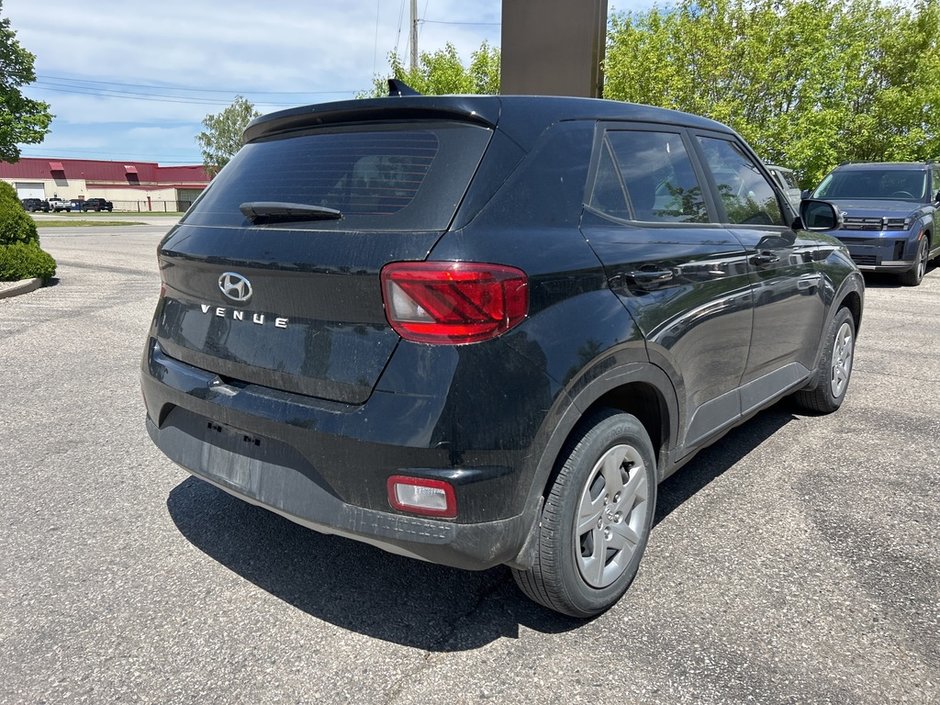 2022 Hyundai Venue Essential-5