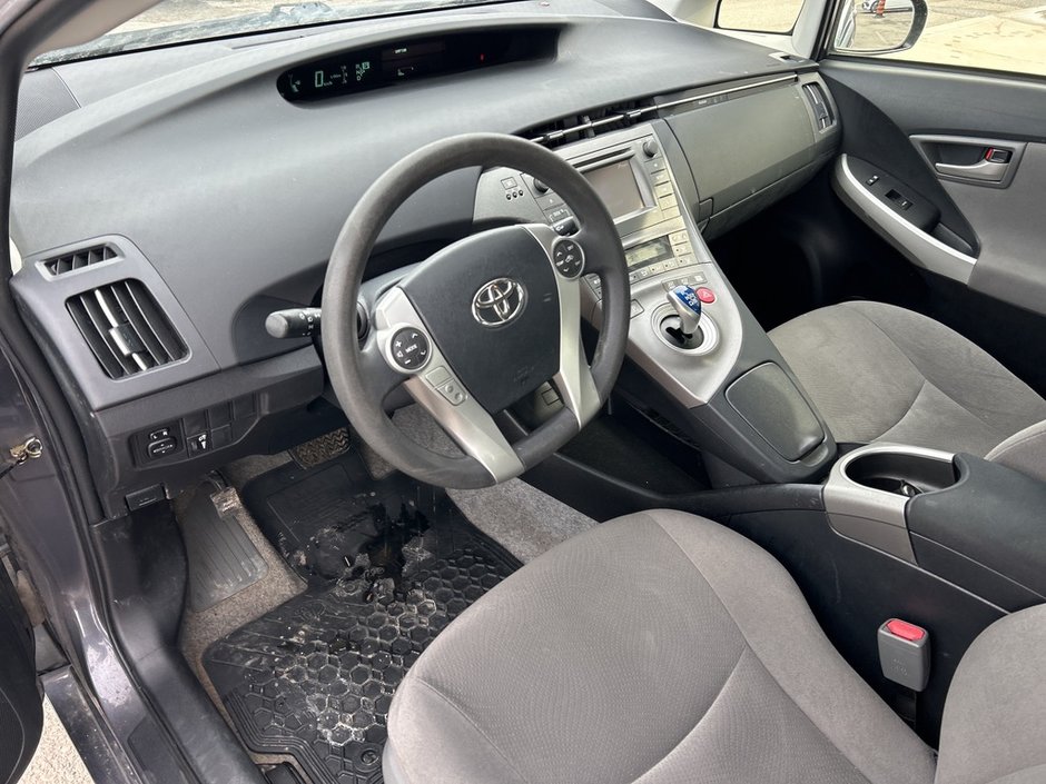 2015 Toyota Prius 5-door Liftback CVT-13