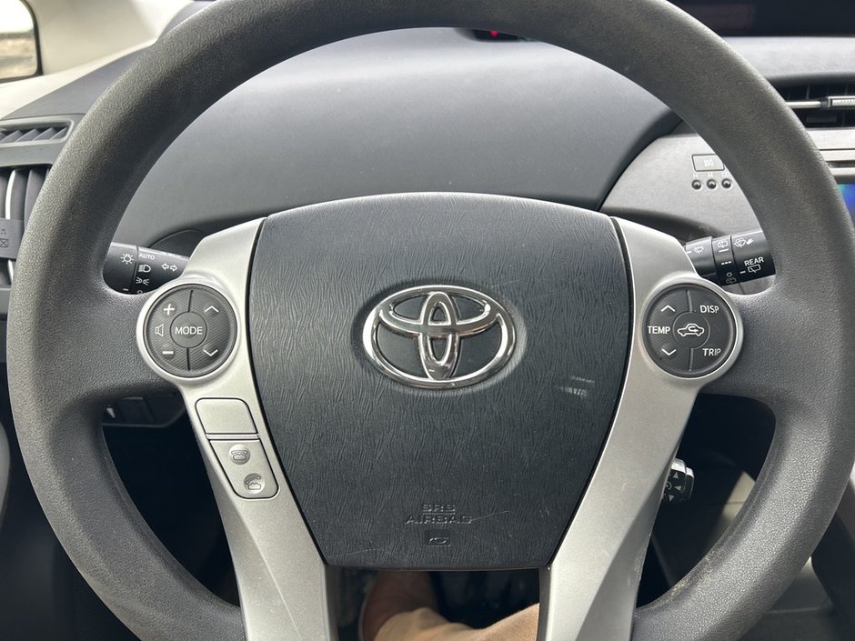2015 Toyota Prius 5-door Liftback CVT-16