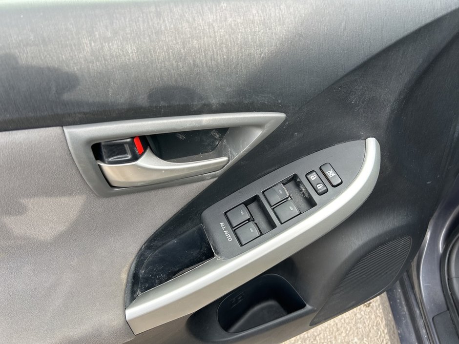 2015 Toyota Prius 5-door Liftback CVT-15