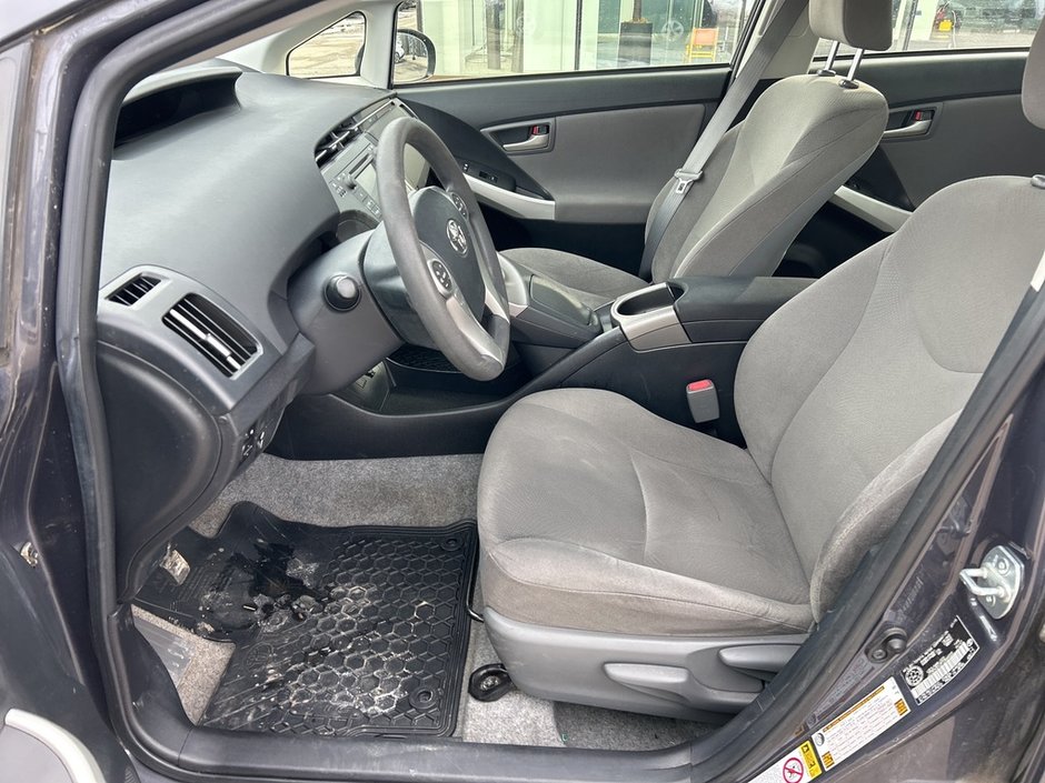 2015 Toyota Prius 5-door Liftback CVT-14