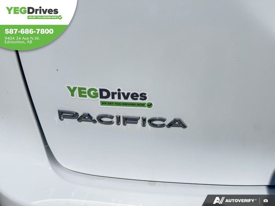 2024 Chrysler Pacifica Touring-L-8
