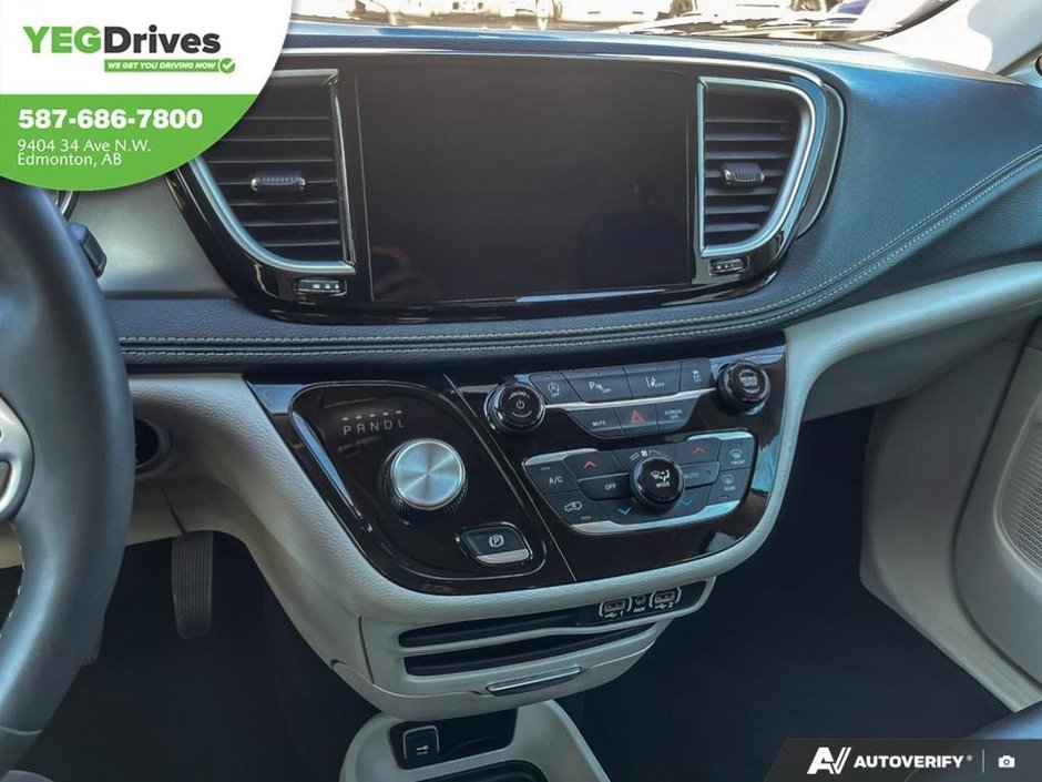 2024 Chrysler Pacifica Touring-L-18