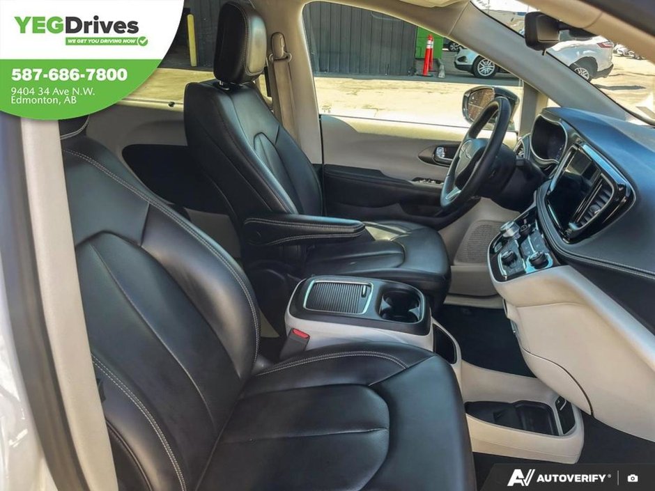 2024 Chrysler Pacifica Touring-L-21