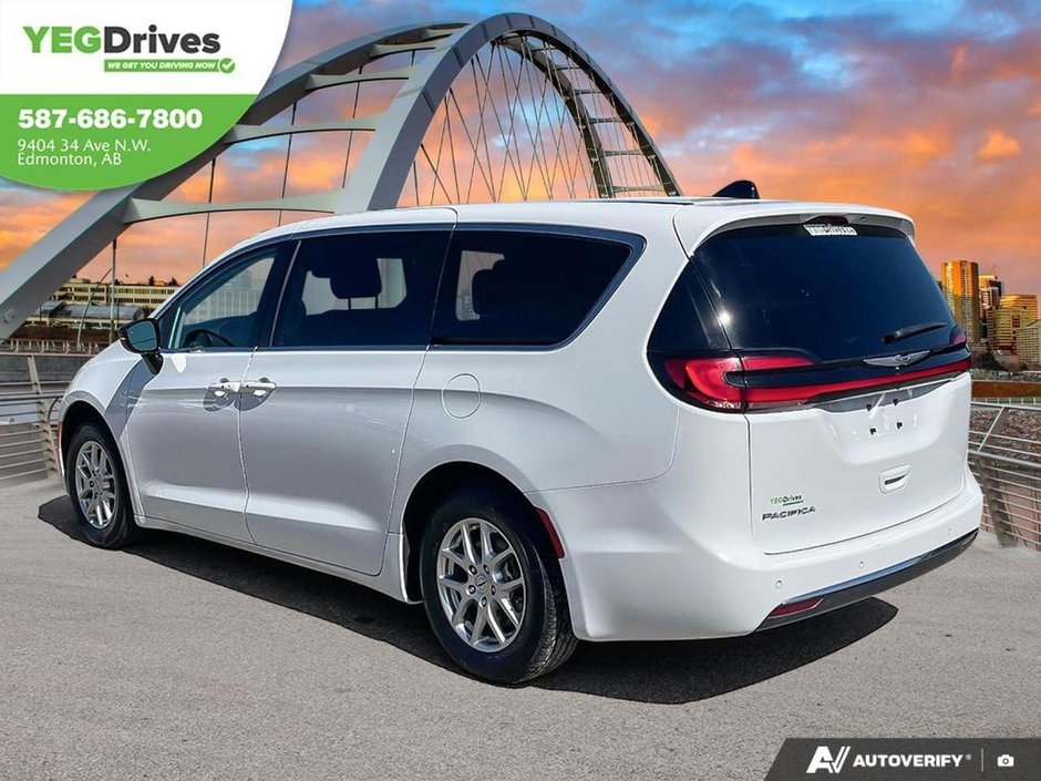 2024 Chrysler Pacifica Touring-L-3