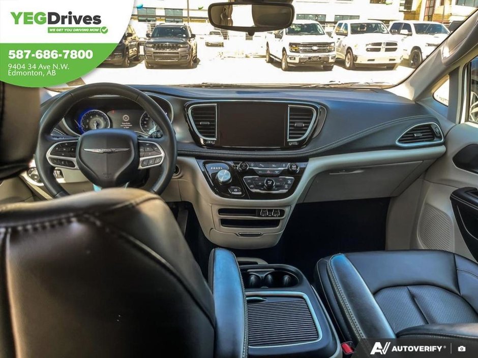 2024 Chrysler Pacifica Touring-L-23