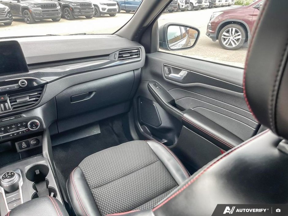 2024 Ford ESCAPE ST-LINE-24