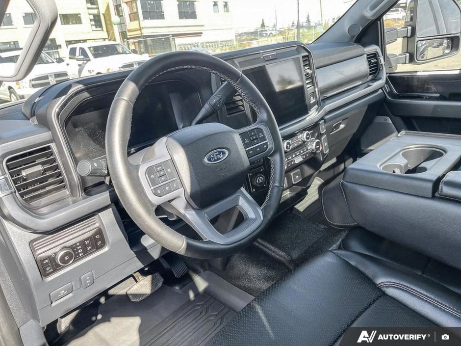 2025 Ford Super Duty F-350 SRW LARIAT-12