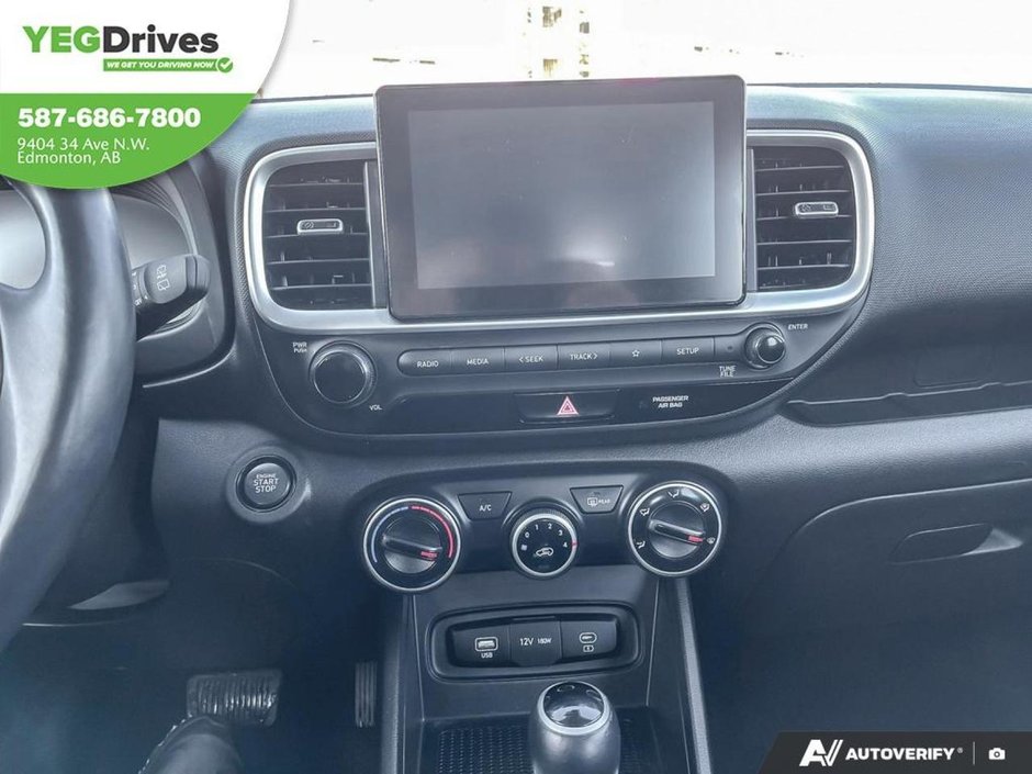 2023 Hyundai Venue Preferred-18