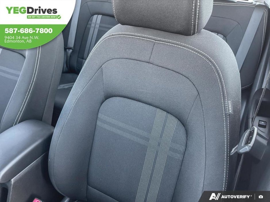 2023 Hyundai Venue Preferred-19