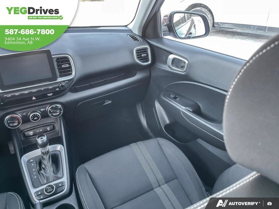 2023 Hyundai Venue Preferred-24