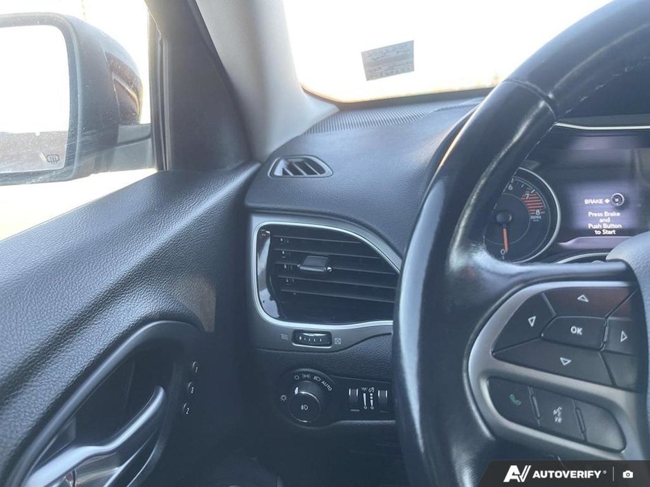 2019 Jeep Cherokee Limited-16