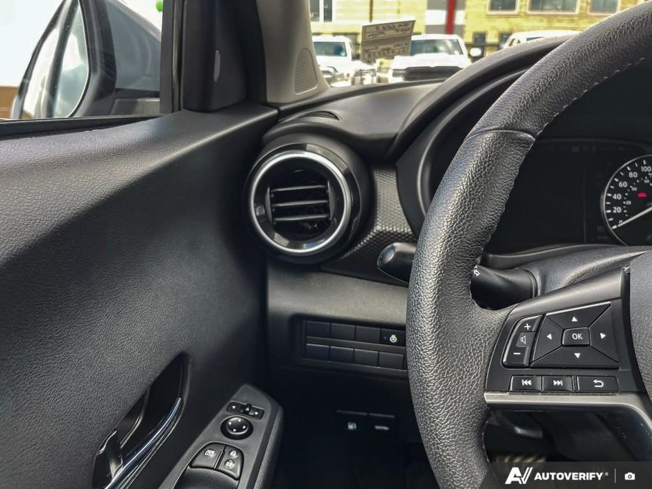 2025 Nissan Kicks Play SV-16