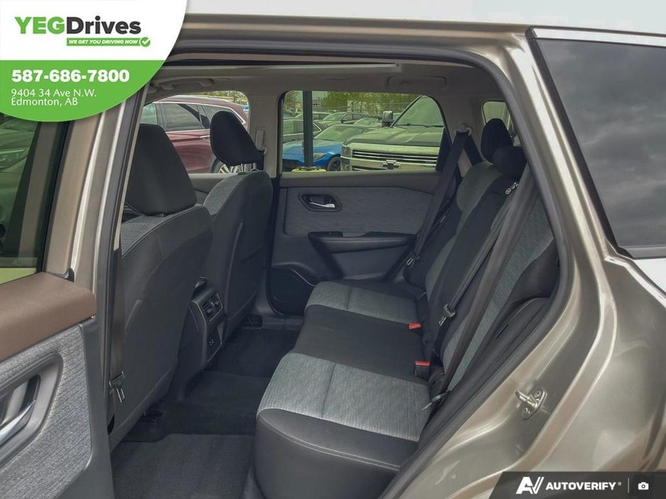 2023 Nissan Rogue SV Moonroof-22