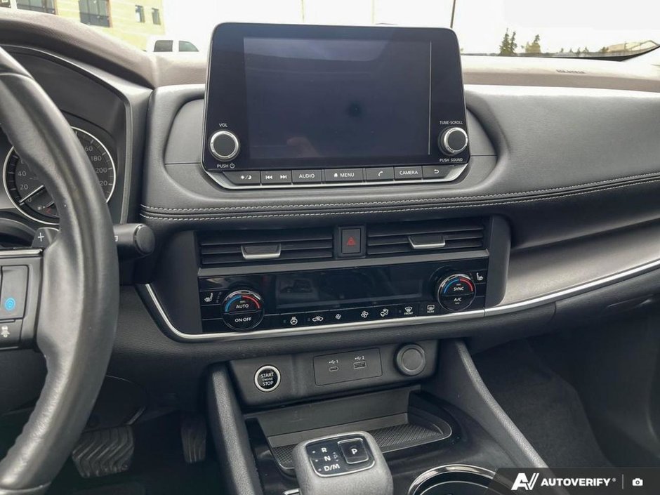2023 Nissan Rogue SV Moonroof-18