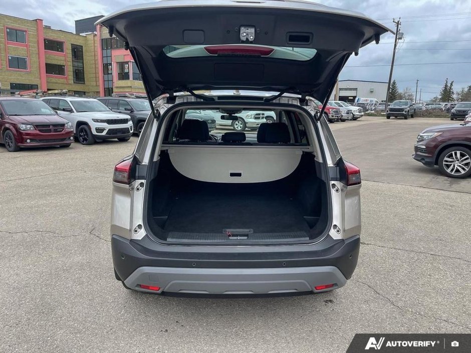2023 Nissan Rogue SV Moonroof-11
