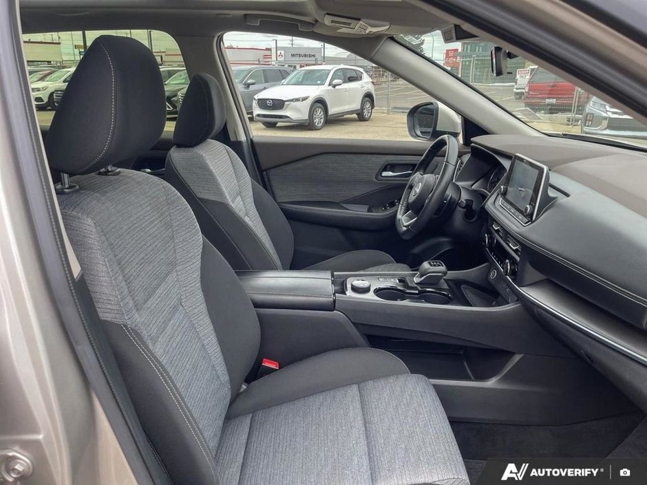 2023 Nissan Rogue SV Moonroof-21