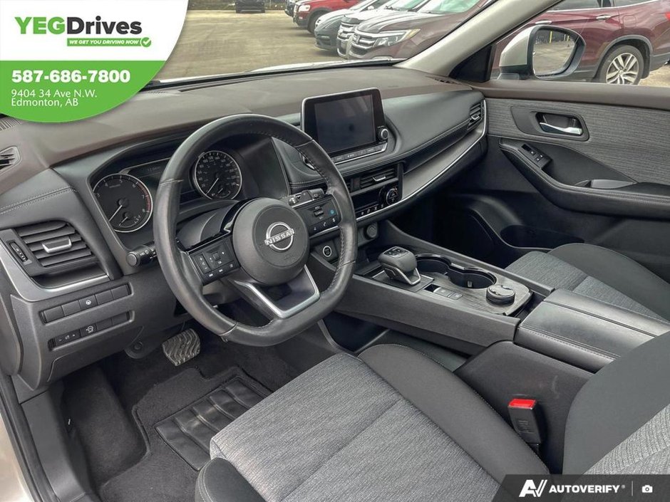 2023 Nissan Rogue SV Moonroof-12