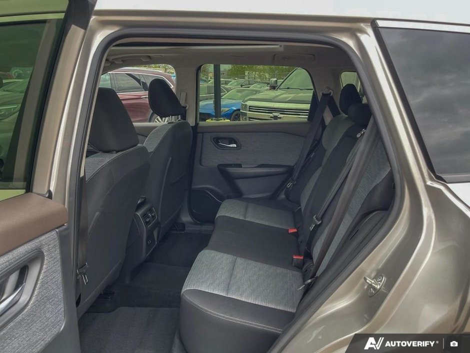 2023 Nissan Rogue SV Moonroof-22