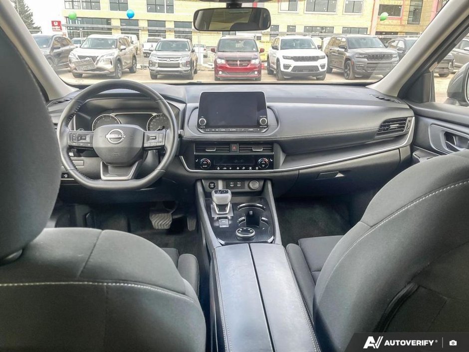 2025 Nissan Rogue S-23