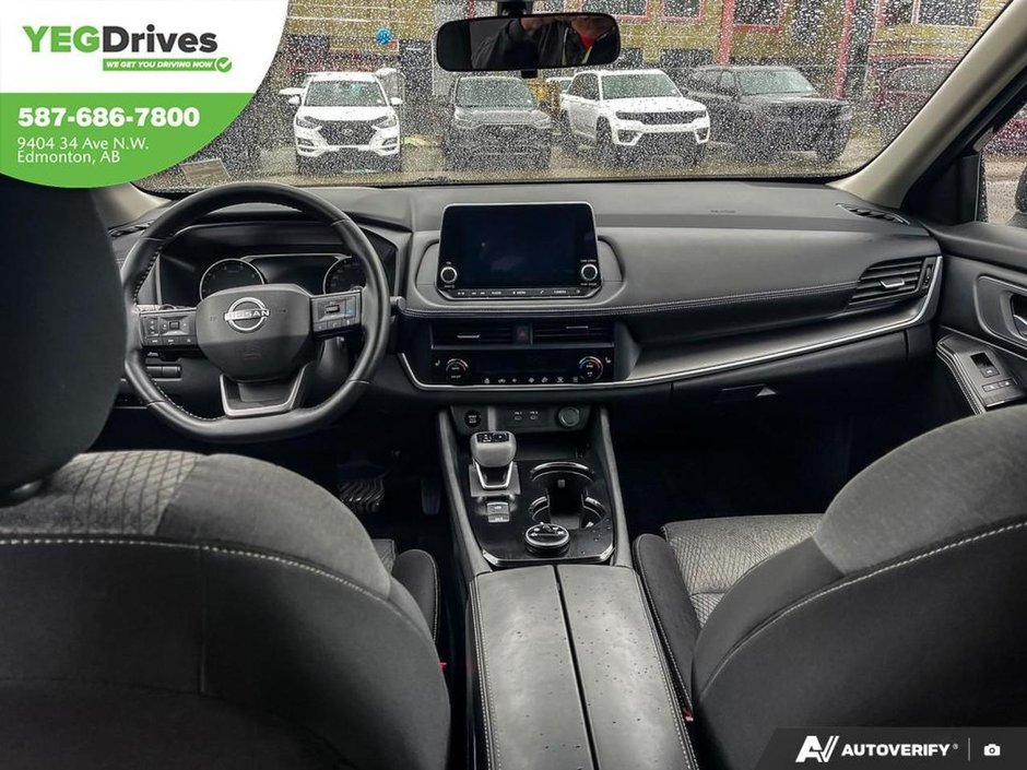 2025 Nissan Rogue SV Moonroof-23