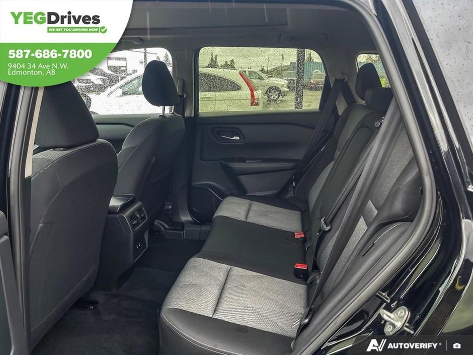 2025 Nissan Rogue SV Moonroof-22