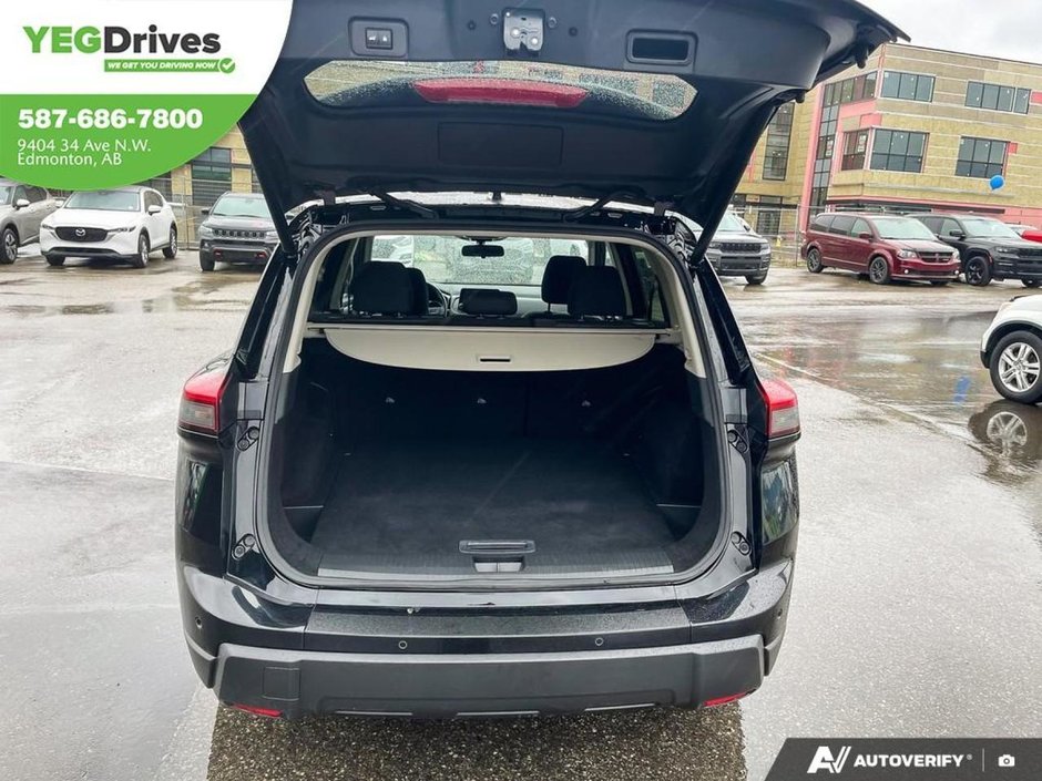 2025 Nissan Rogue SV Moonroof-11