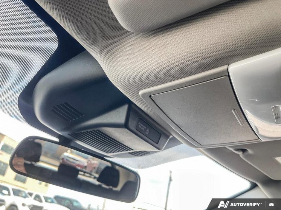 2025 Nissan Rogue SV Moonroof-20