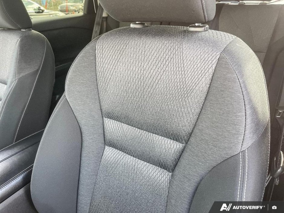 2025 Nissan Rogue SV Moonroof-19