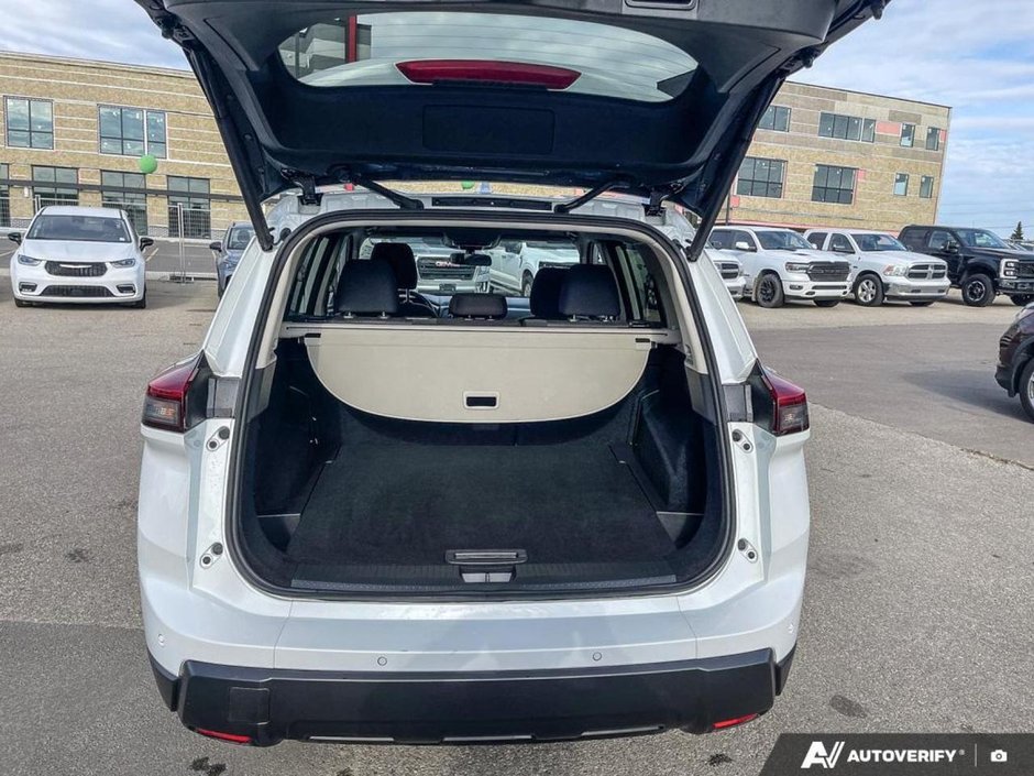 2025 Nissan Rogue SV Moonroof-11