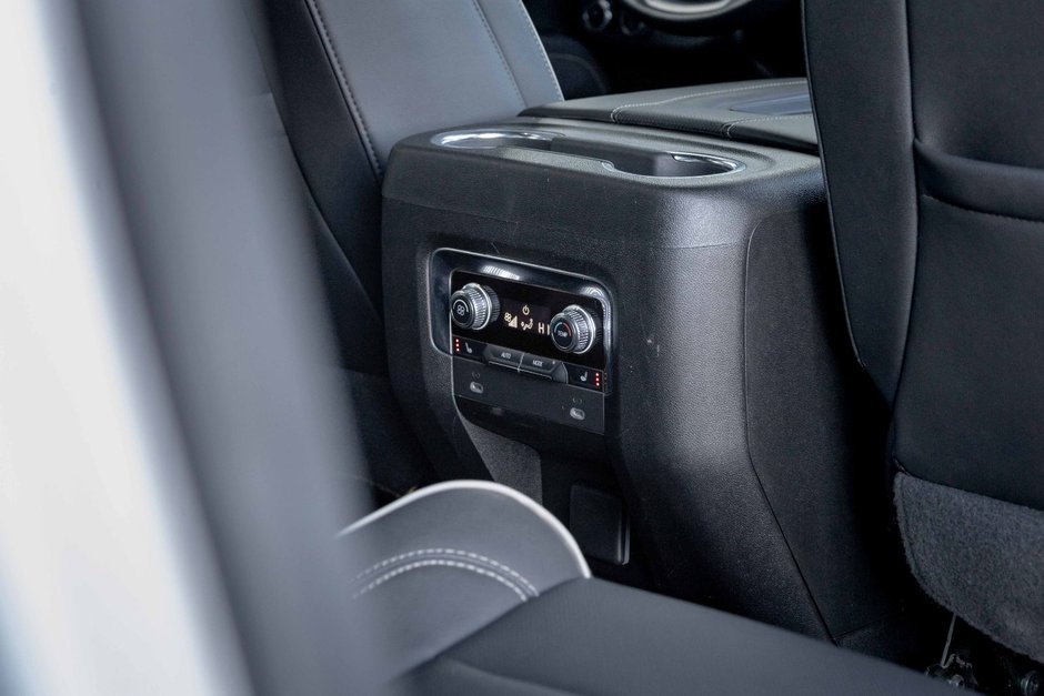 2022 GMC Yukon XL SLT-18