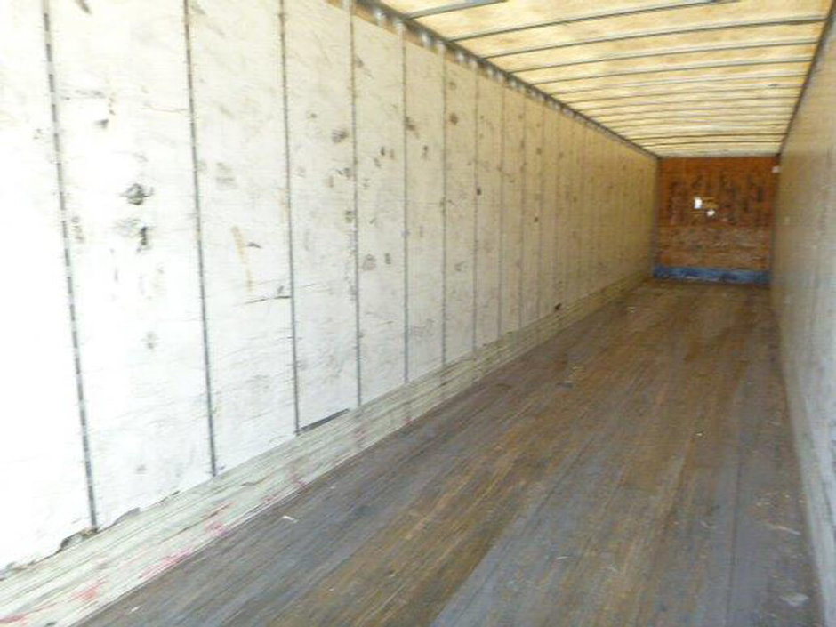 Tandem axle storage trailer for short-term rental at Location Brossard