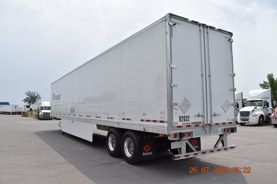 Tandem axle storage trailer for short-term rental at Location Brossard