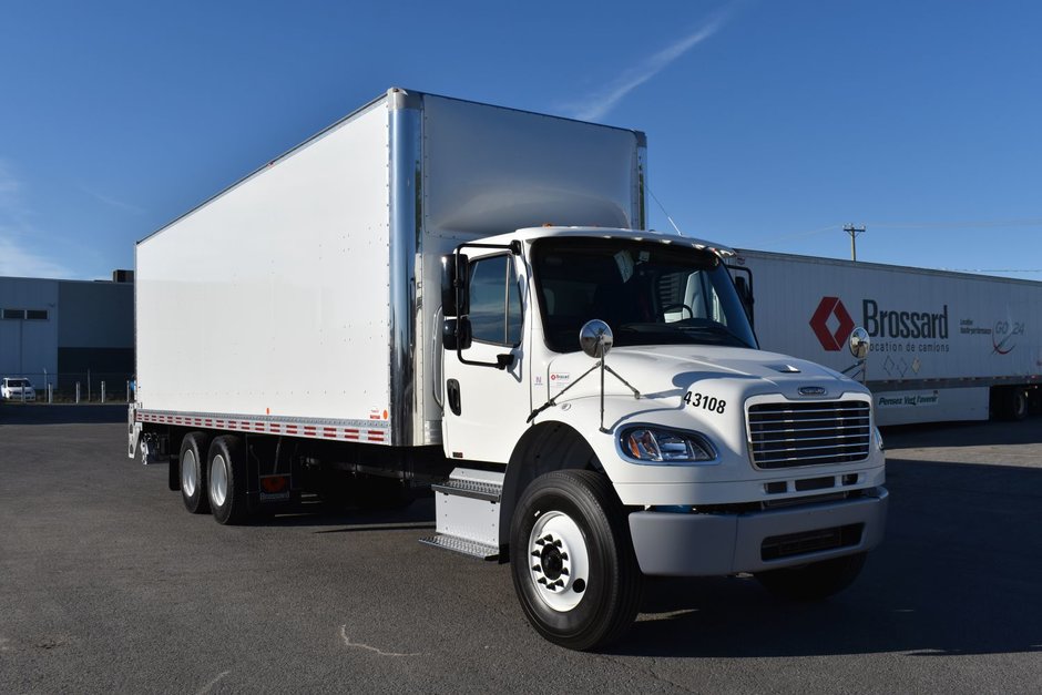 Camion porteur à 10 roues de classe 3 en location court terme chez Location Brossard