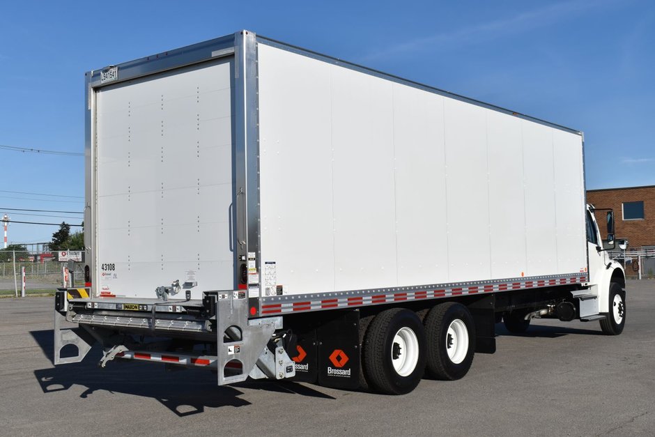 Camion porteur à 10 roues de classe 3 en location court terme chez Location Brossard