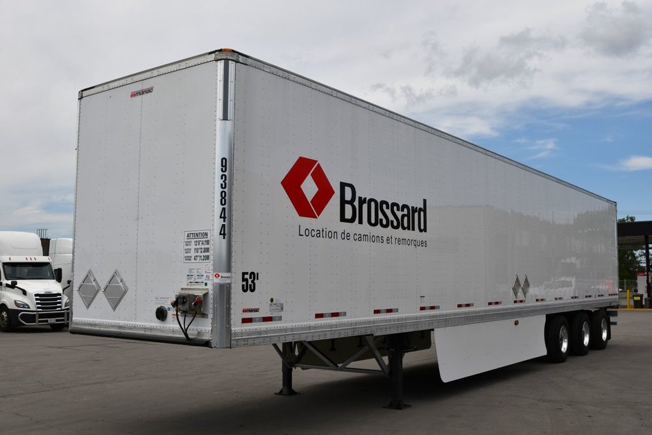 Tridem axle dry freight trailer for short-term rental at Location Brossard