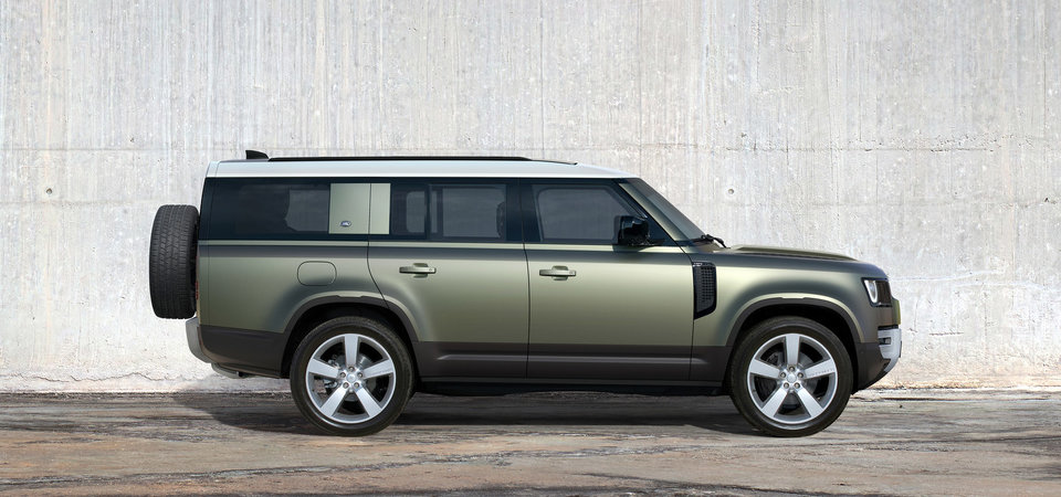 Le nouveau Land Rover Defender 130 2023 ajoute une troisième rangées de sièges