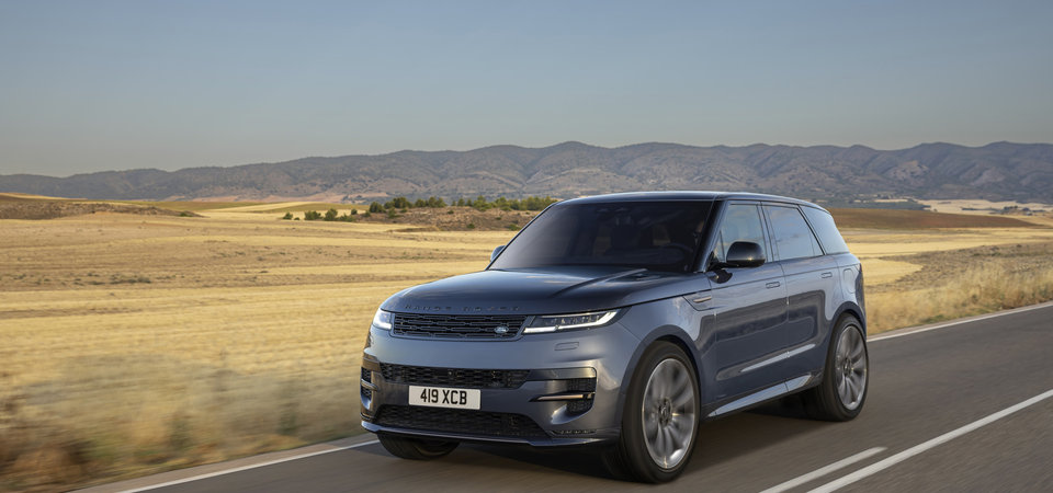 2023 Range Rover Sport vs. 2023 Porsche Cayenne: dare to think differently