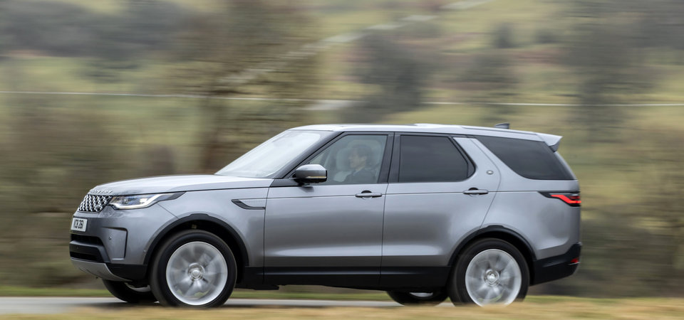 2025 Land Rover Discovery: Versatility Meets Luxury in a Family-Sized Package