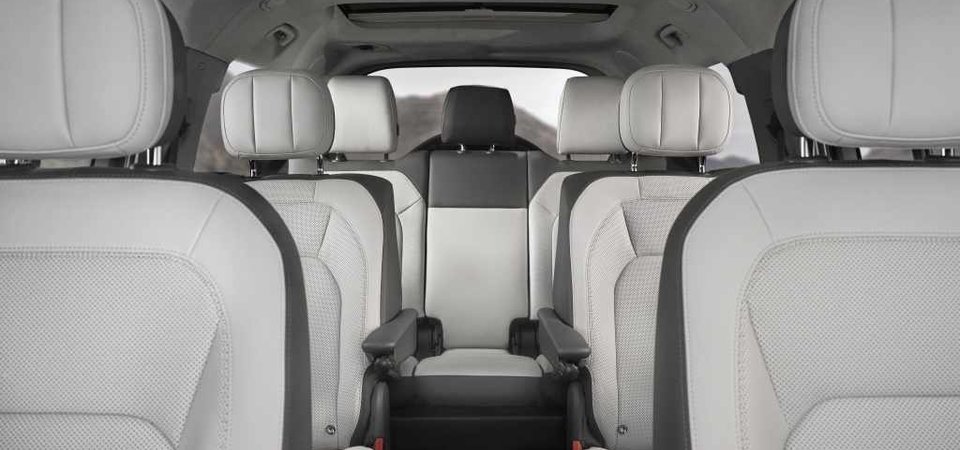 2025 Land Rover and Range Rover: A Complete Space and Comfort Guide