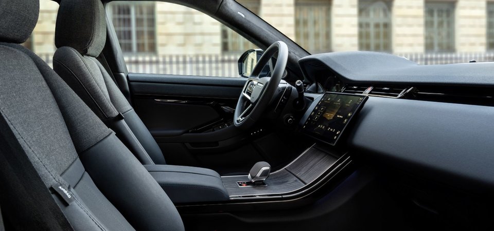 2025 Range Rover Evoque Technology and Safety Features