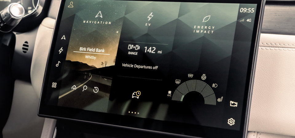 2025 Jaguar F-PACE Technology: Pivi Pro System and Driver Aids for Montreal