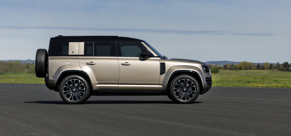 10 Reasons the 2025 Defender OCTA Owns Quebec's Summer Roads and Trails