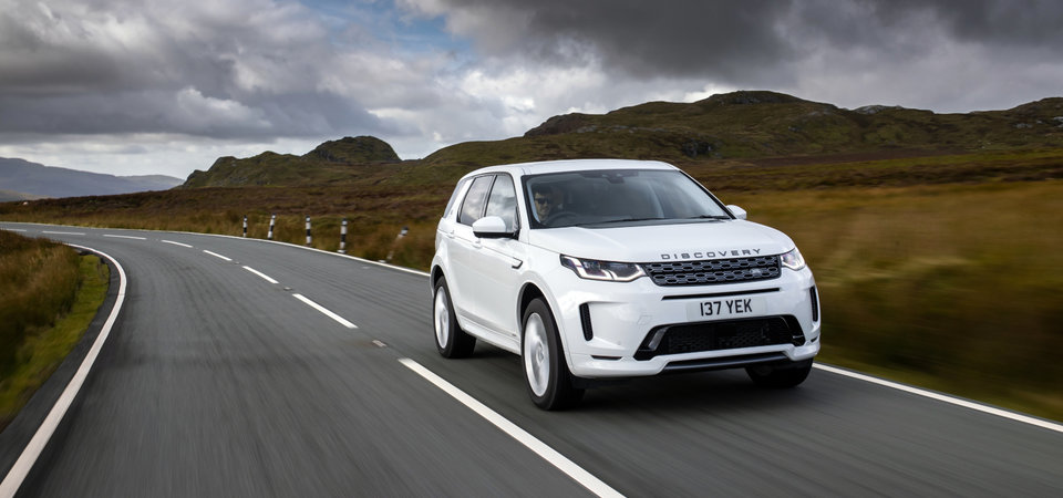 Discovery Sport's Advanced Driver Assistance Systems: Camera Technology and Collision Protection for Montreal Driving
