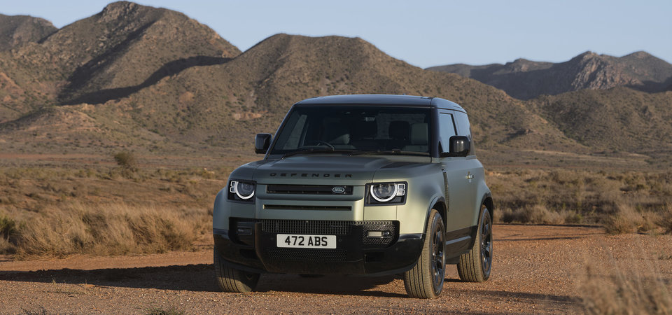 Defender 90 in 2026: Why the Short-Wheelbase Defender Fits Montréal's Narrow Streets and Weekend Trails
