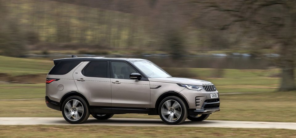 Land Rover Discovery vs BMW X5: Dare to be different